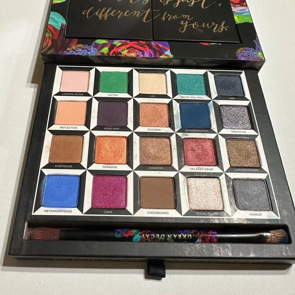 Urban Decay Alice Through the Looking Glass Eyeshadow Palette